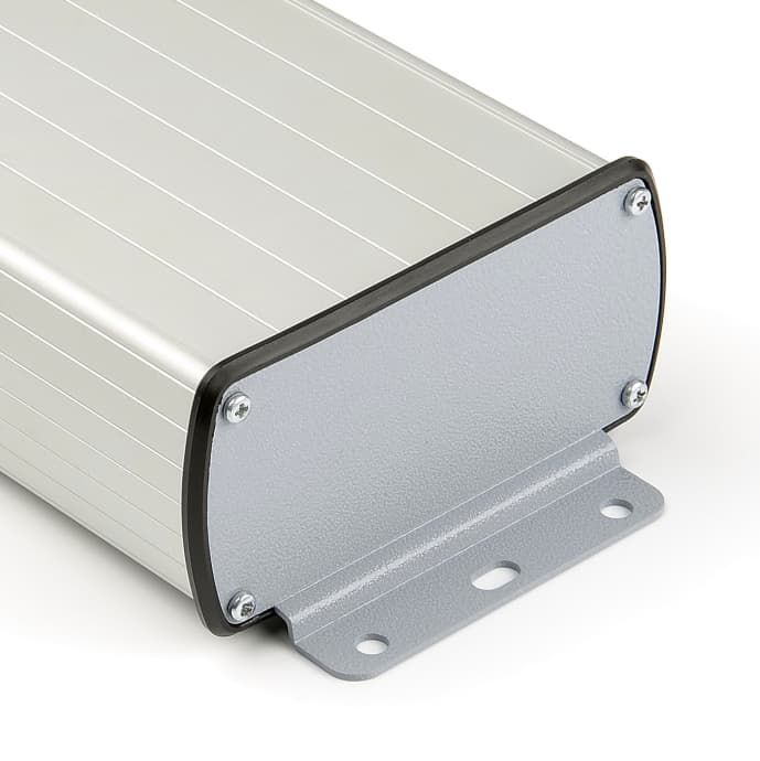 Tampa de extremidade com flange para montagem na parede